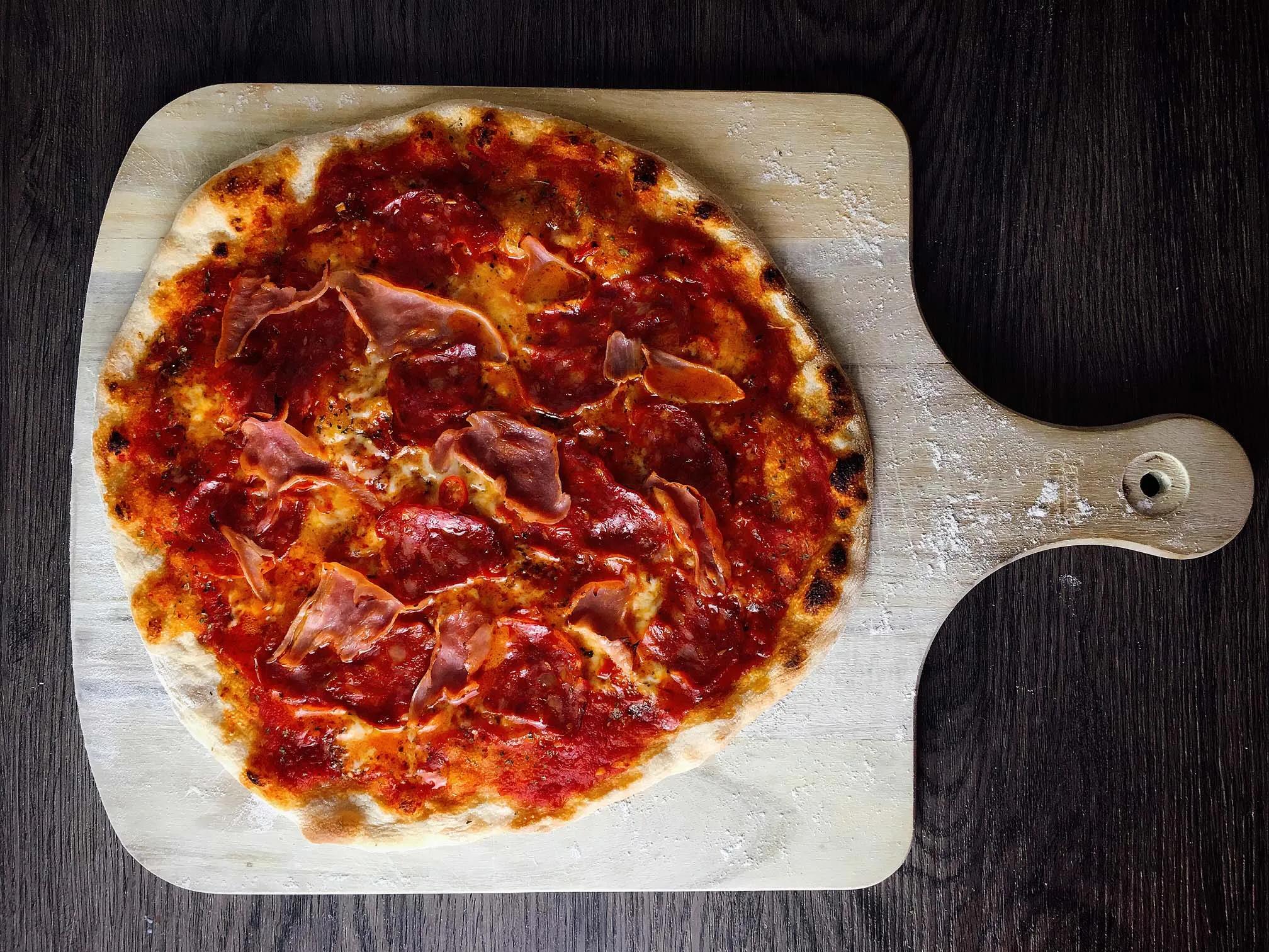 🍕 Pizza Prosciutto Salami Rezept | Schinken Salami Pizza