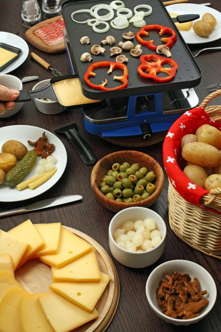 Get the family to the table with raclette | Rezepte, Essen und trinken ...