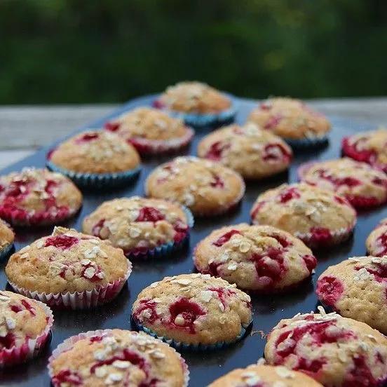 Haferflocken - Johannisbeer - Muffins von floo | Chefkoch | Obst ...