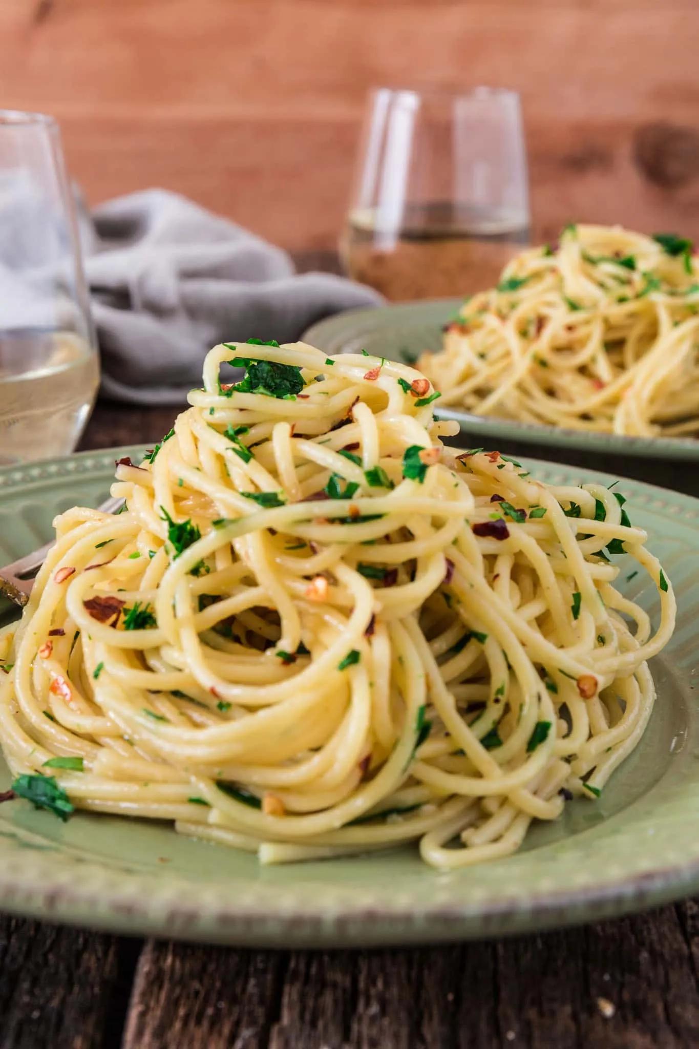 Spaghetti Aglio Olio e Peperoncino - Olivia&amp;#39;s Cuisine