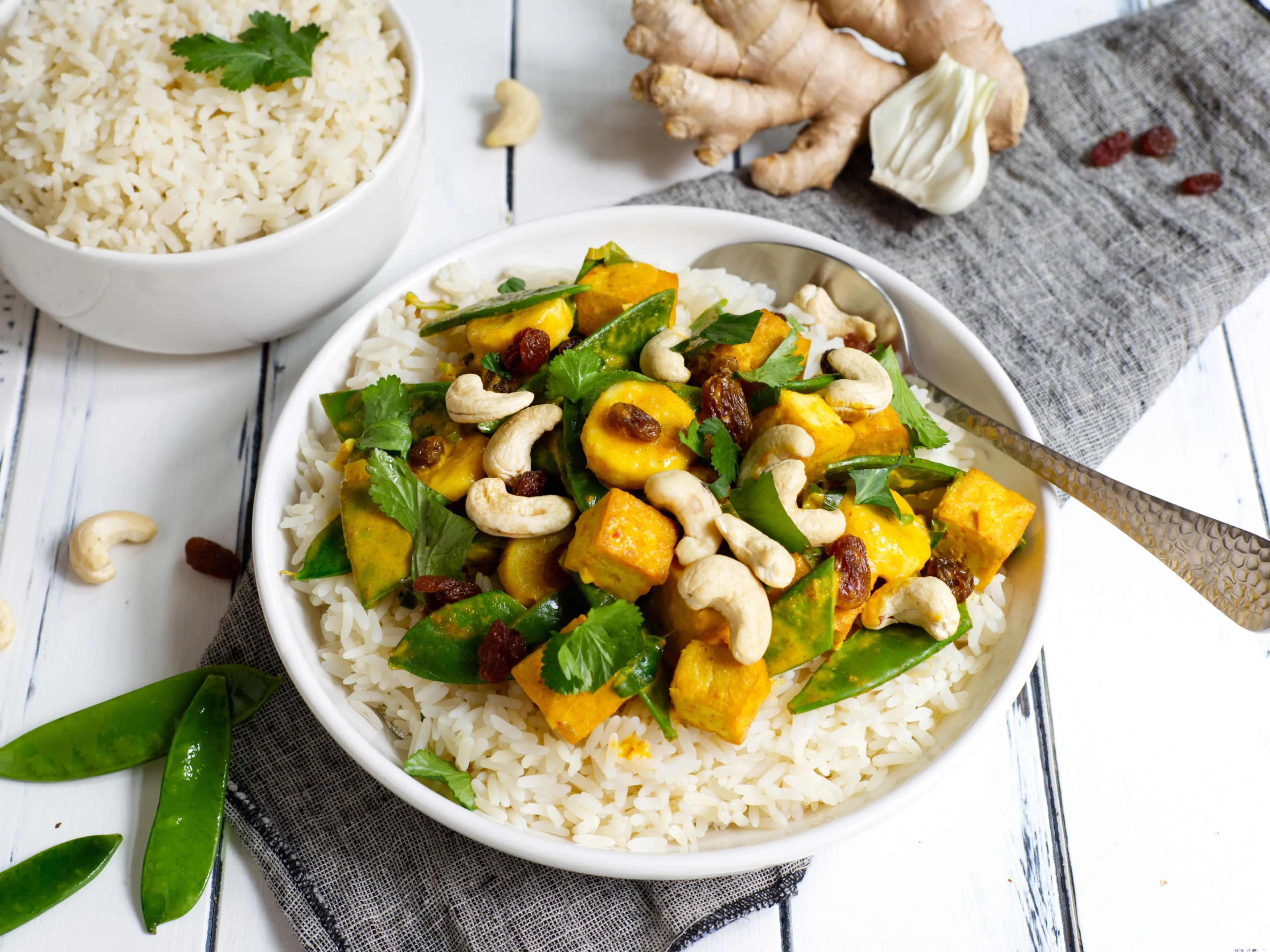 Fruchtiges Thai-Curry mit Tofu und Reis: Vegan Rezept | EAT SMARTER