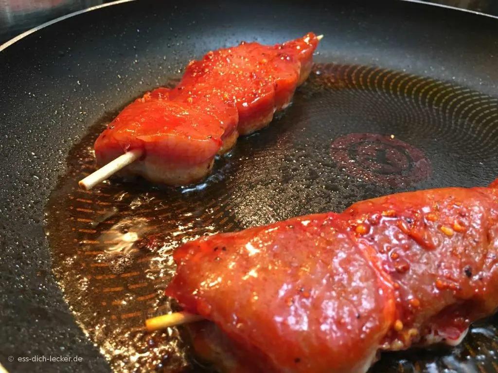 Schweinefiletspieße mit Kroketten, Spargel und Sauce Hollandaise - ess ...
