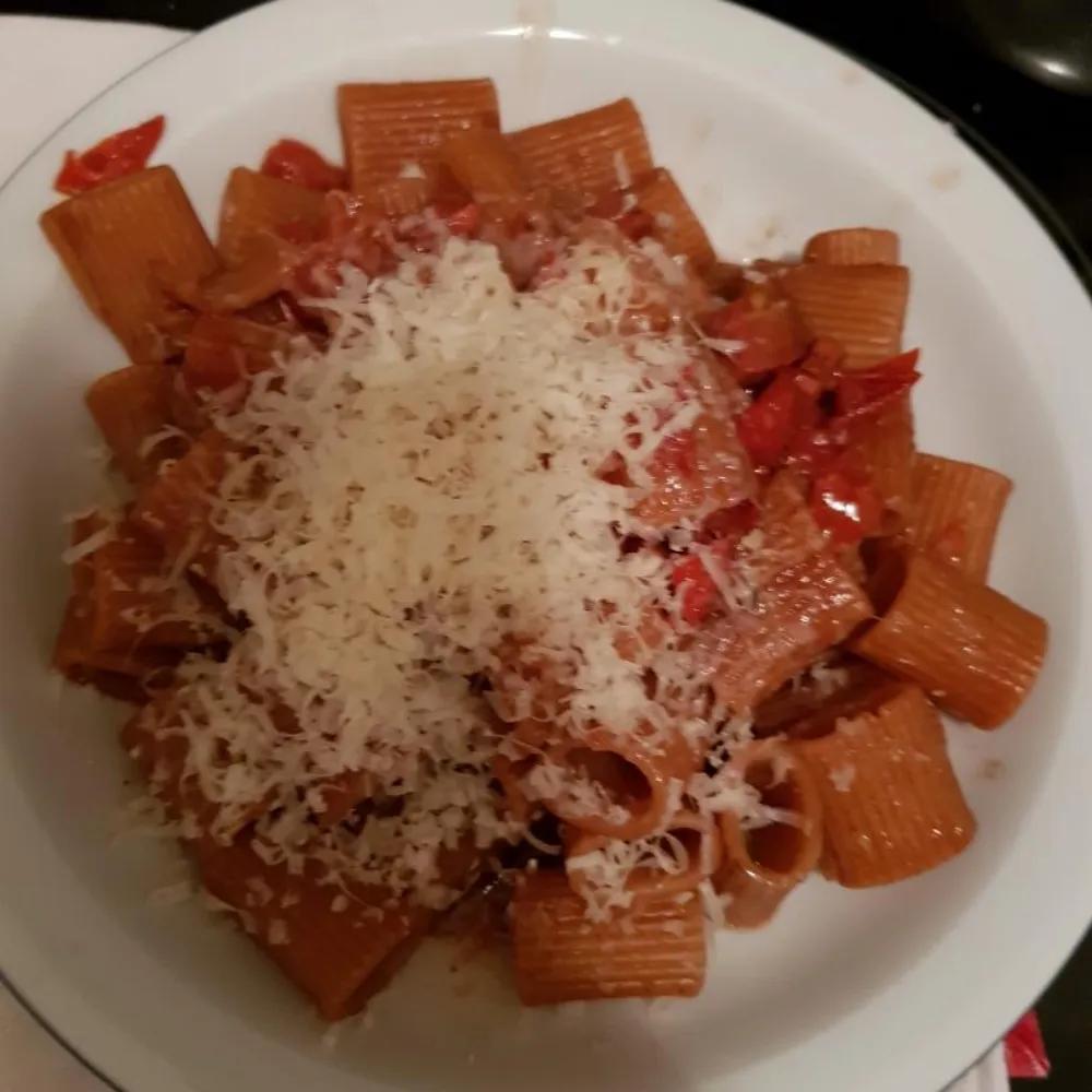 Rotwein-Pasta mit Tomaten | Rezept | Kitchen Stories