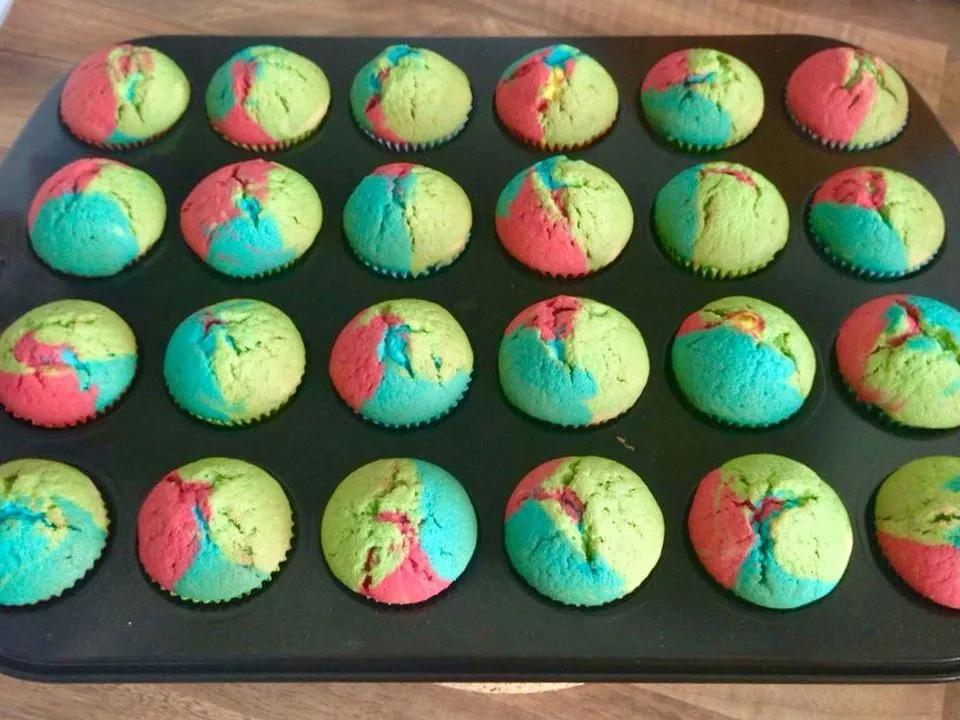 Schnelle Rainbow-Muffins von Schleckermaus95| Chefkoch