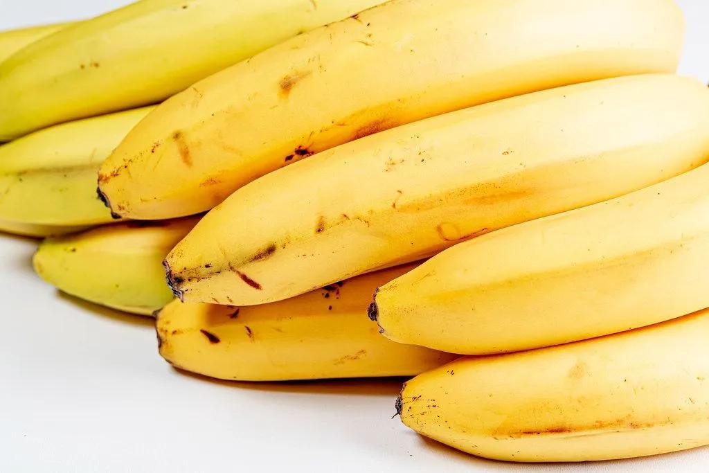 Pile of fresh Bananas in closeup image - Creative Commons Bilder