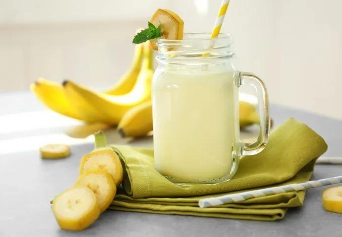 Milchshake mit Banane und Frischkäse | Amerikanischer Bananenshake ...