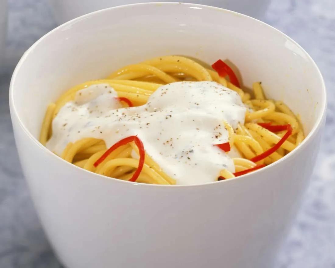 Spaghetti mit Gorgonzolasauce Rezept | EAT SMARTER