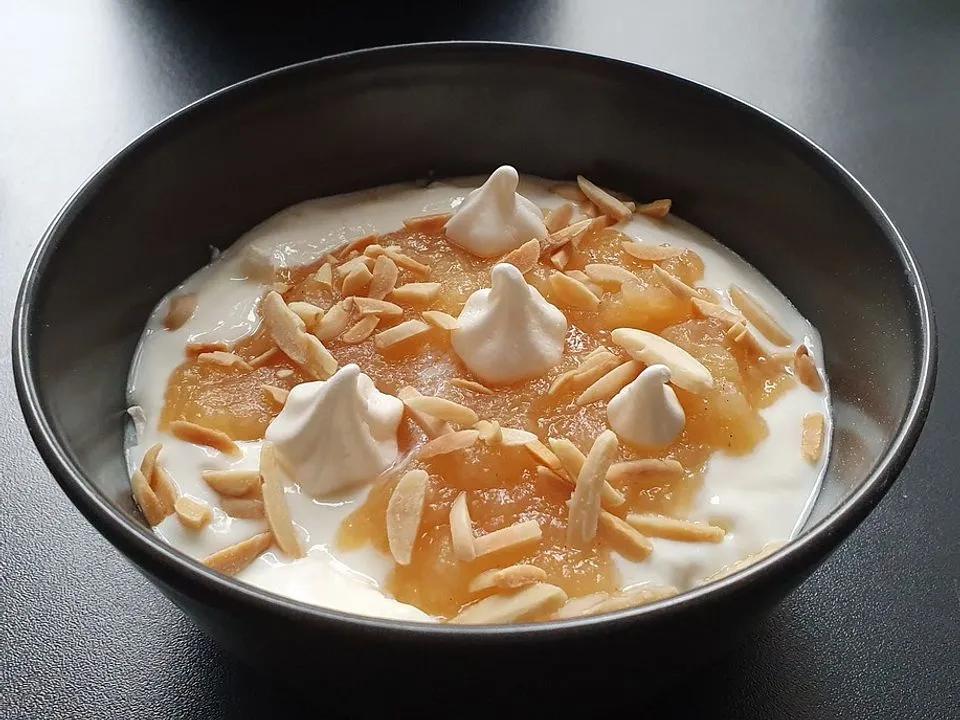 Bratapfel-Dessert mit Joghurt und Baiser von Caröchen| Chefkoch