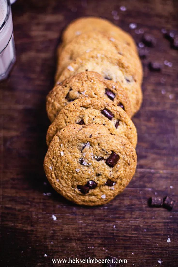 Die besten Chocolate Chip Cookies mit weichem Kern (Rezept &amp; Video ...