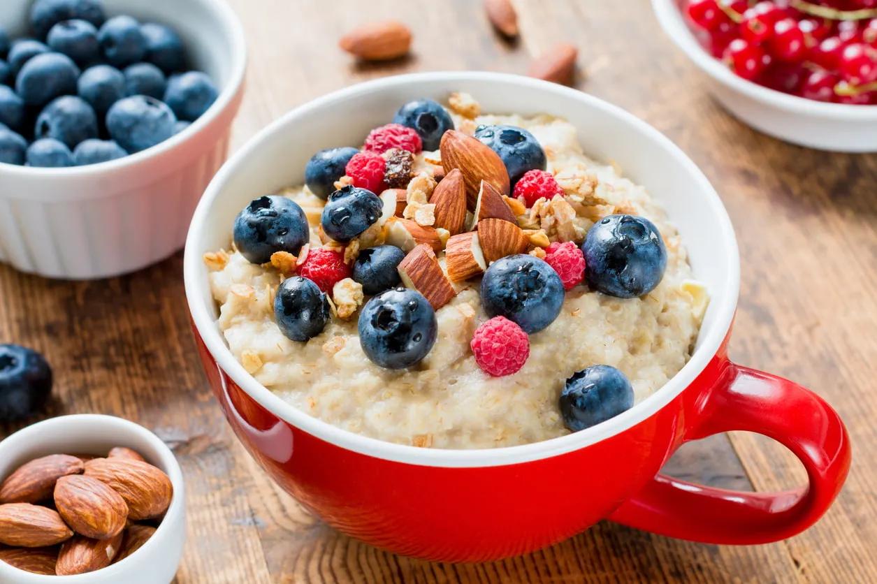 Haferflocken zum Frühstück - 7 Gründe, warum Porridge gesund ist