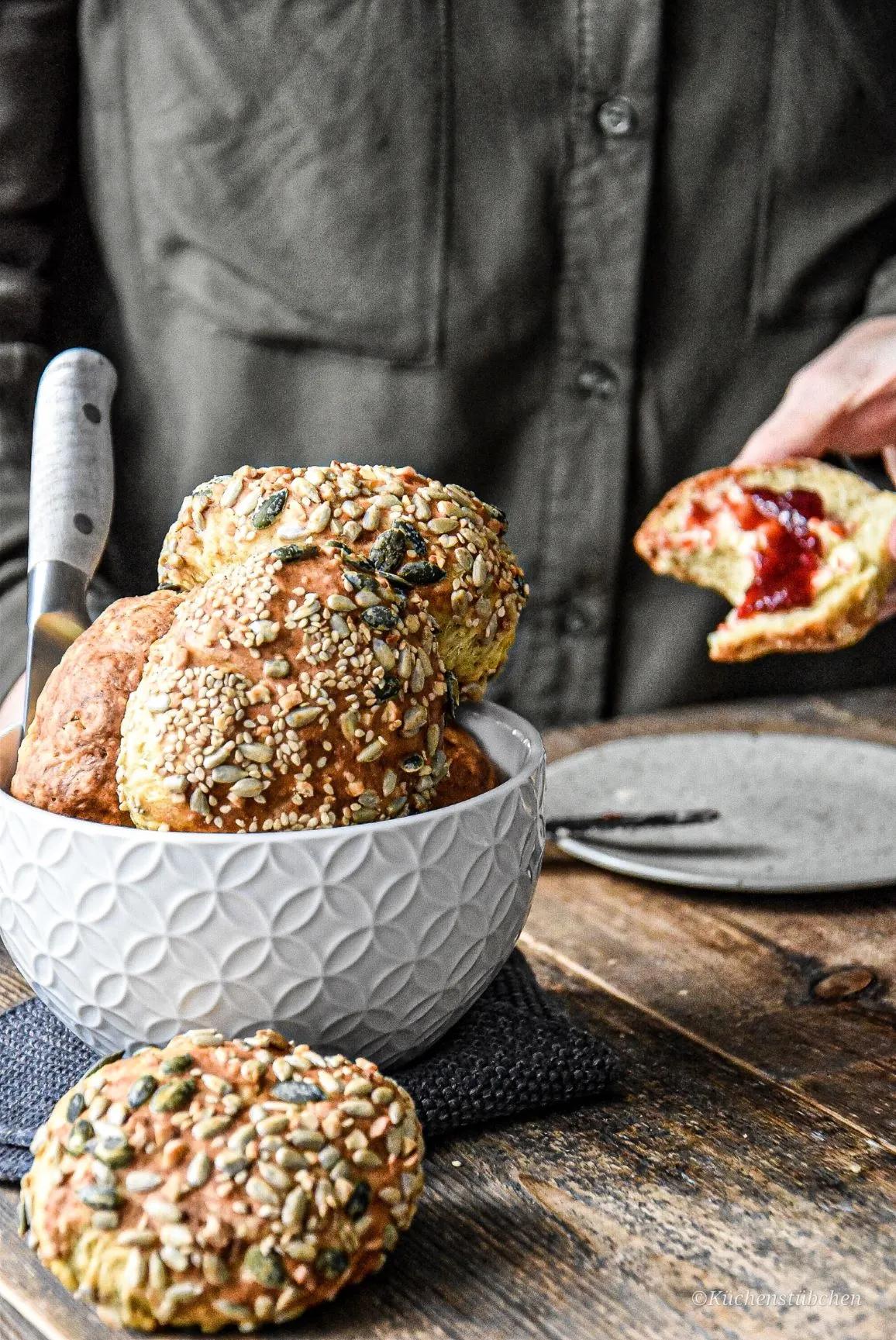 Sonntagsbrötchen schnell und einfach - Brot backen