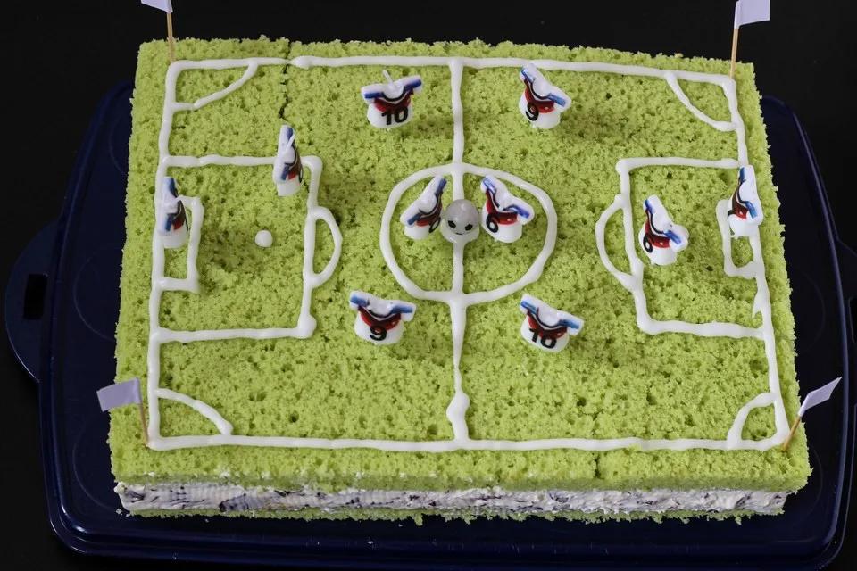 Fußballfeld-Kuchen von bakingjulia | Chefkoch