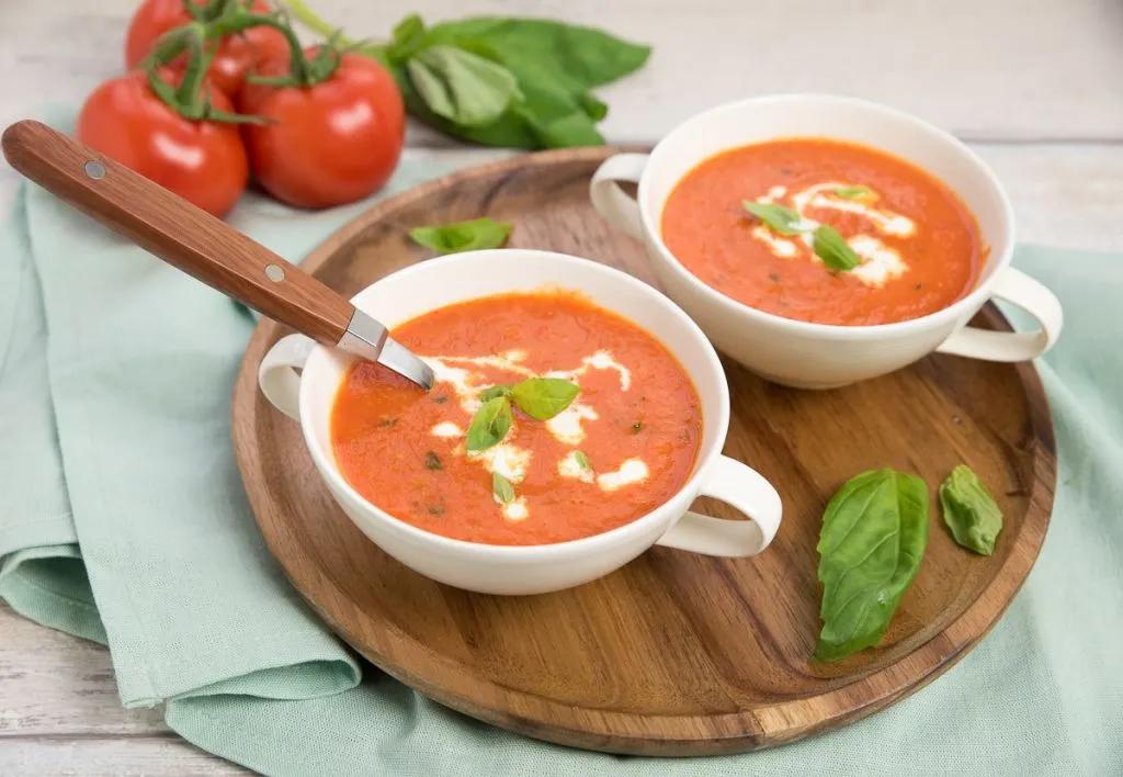 Geroosterde tomaten-paprikasoep | Geroosterde tomaten, Soepen, Voedsel ...