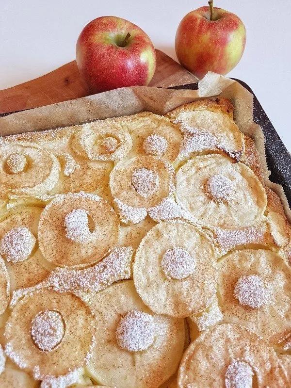 Einfacher Apfelkuchen vom Blech - Familienrezept - SIMPLYLOVELYCHAOS