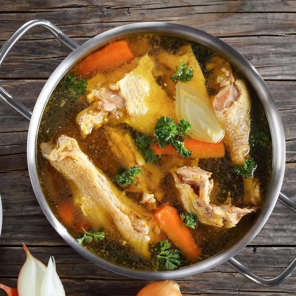 Hühnerbrühe Grundrezept | Recipe | Best healthy soup recipe, Bone broth ...