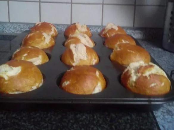 Laugen-Muffins (Variation von Laugenbreze, Laugenstange, Laugenbrötchen ...
