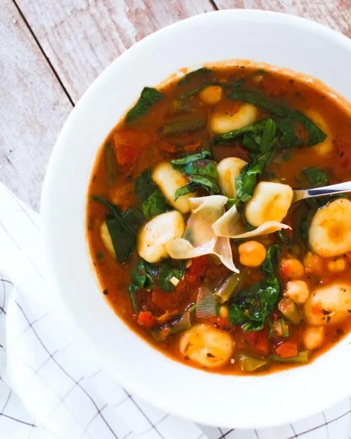 Italienische Suppe mit Gemüse &amp; Gnocchi - Ein paar Köche | Flonchi