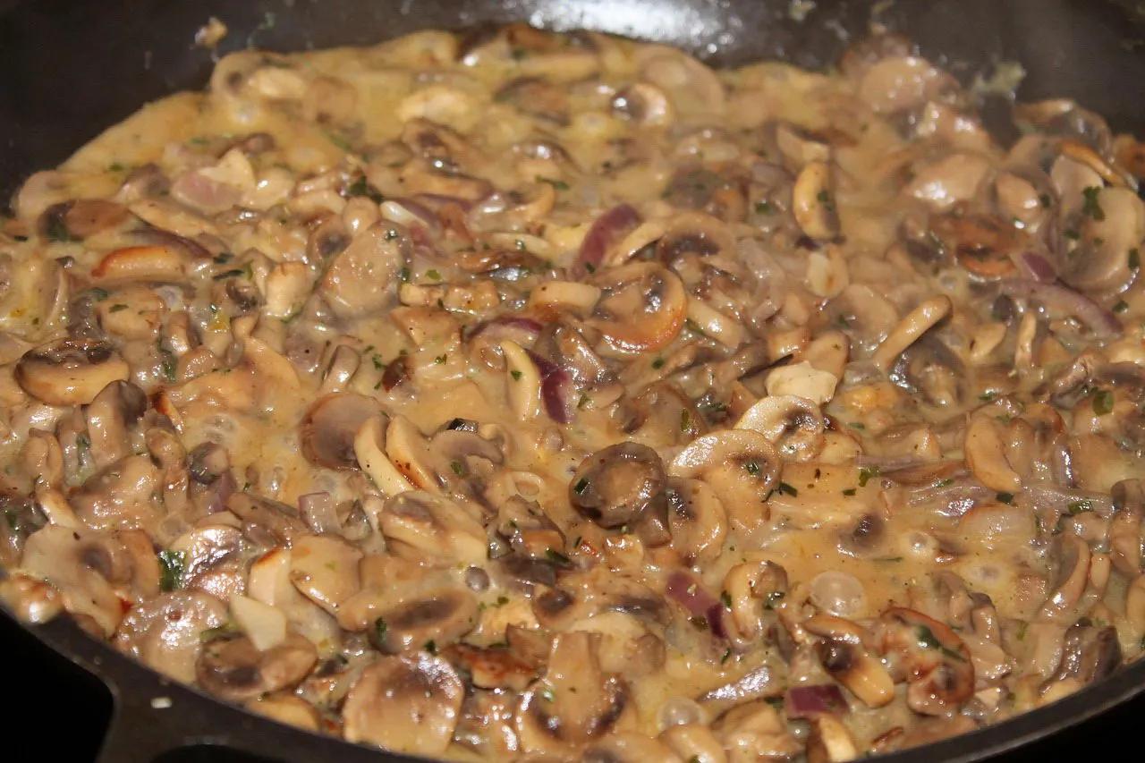 Hackfleischpfanne mit Champignons und Paprika - ein Klasse-Partyrezept!