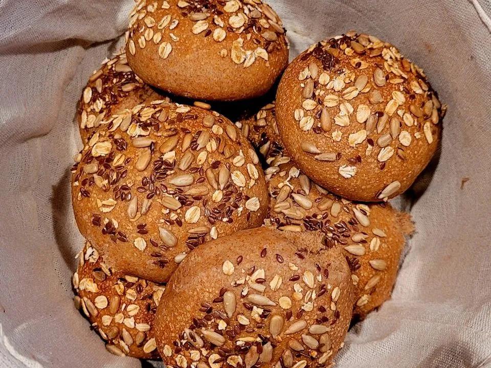 Vollkornbrötchen mit Übernachtgare von bakingjulia| Chefkoch