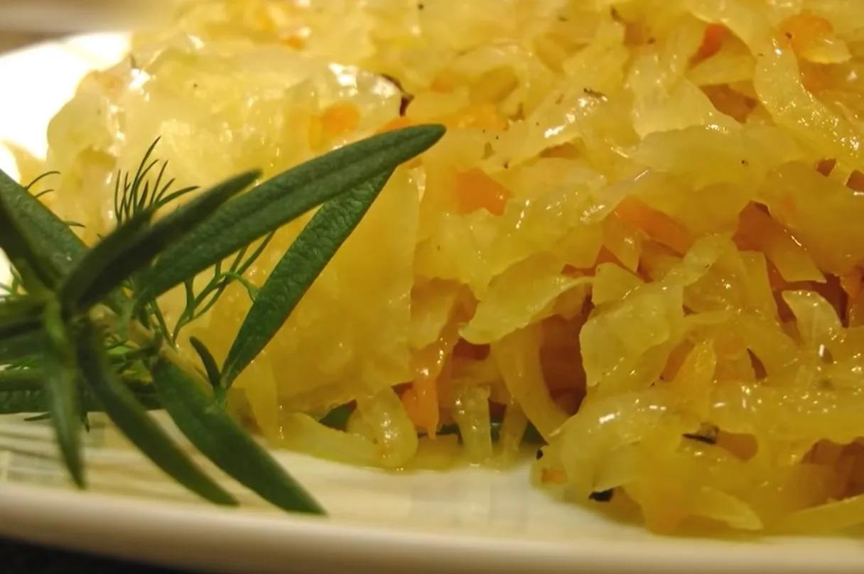 Kraut auf bayerische Art mit rustikalem Kartoffelpüree: ein Rezept für ...