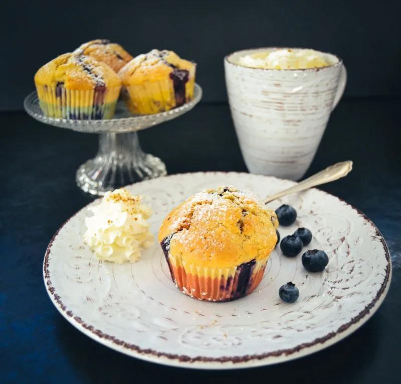 Buttermilch Muffins Rezept mit Blaubeeren | Rezept | Buttermilch ...