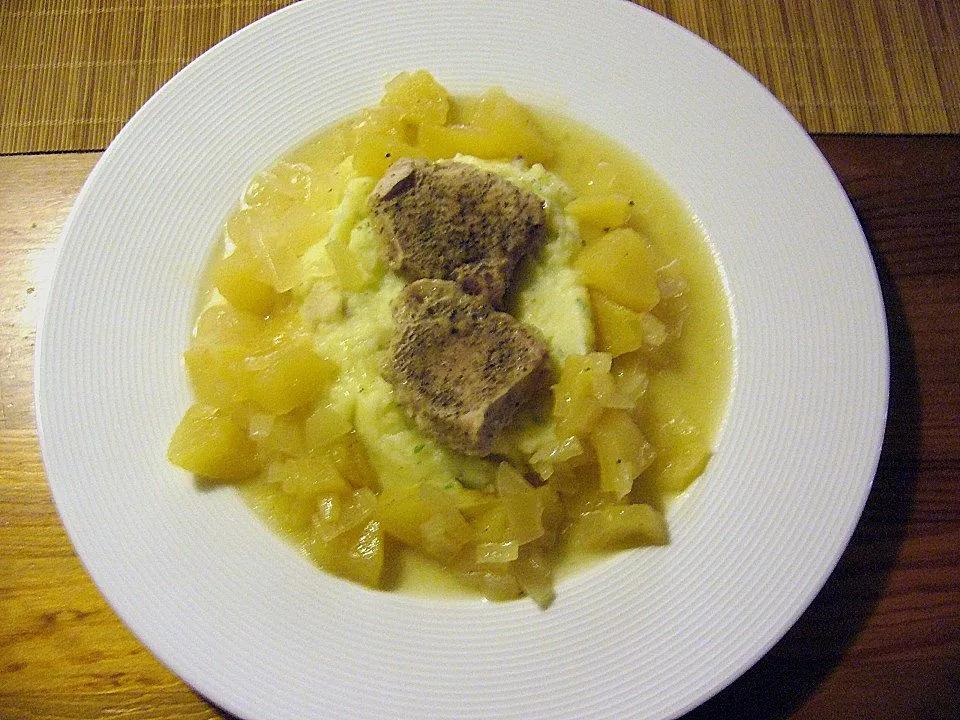 Schweinefilet an Apfelsauce mit Zwiebel - Kartoffel - Püree von eicke ...