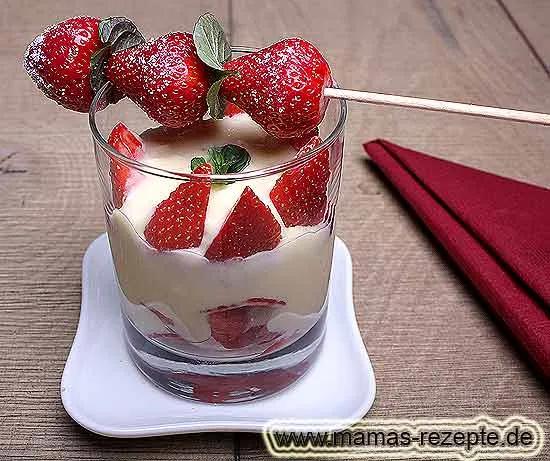 Weiße Schokoladenmousse mit Erdbeeren | Mamas Rezepte - mit Bild und ...
