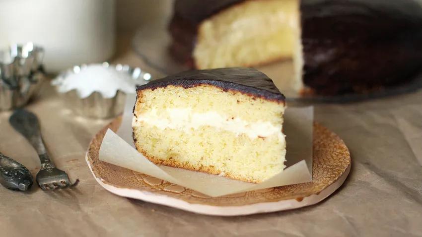 Tscharodejka: Ein bezaubernder russischer Kuchen und Symbol Moskauer ...