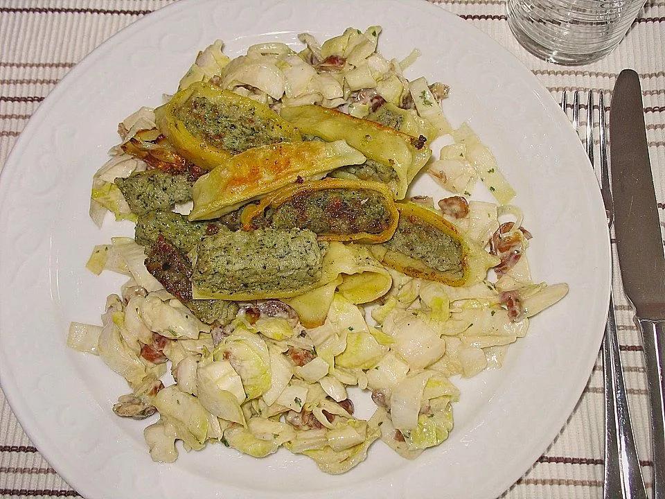 Maultaschen auf Chicoree - Dattel - Salat von Tomstins| Chefkoch