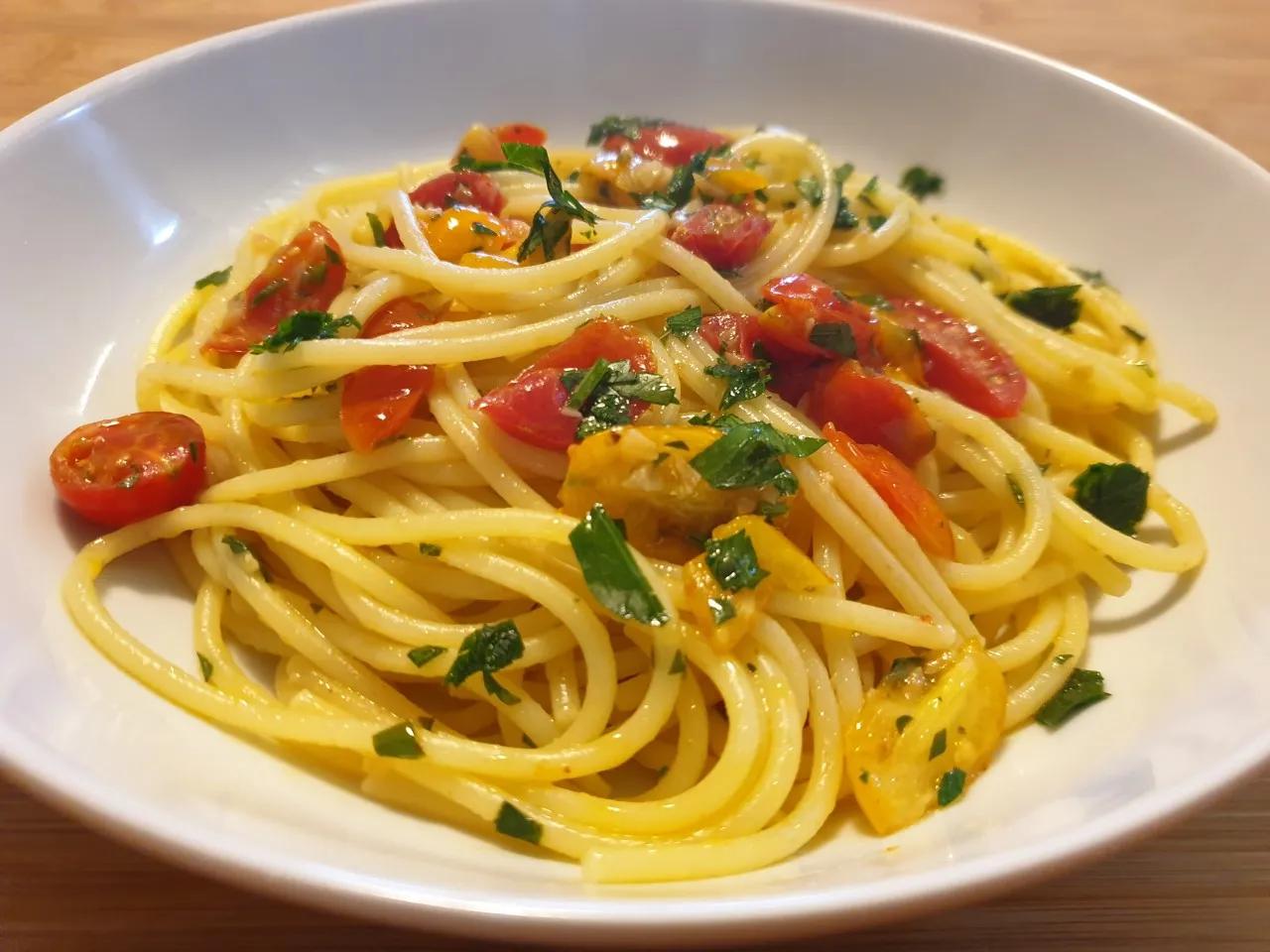 Spaghetti aglio, olio e pomodorini - Semplicemente in cucina