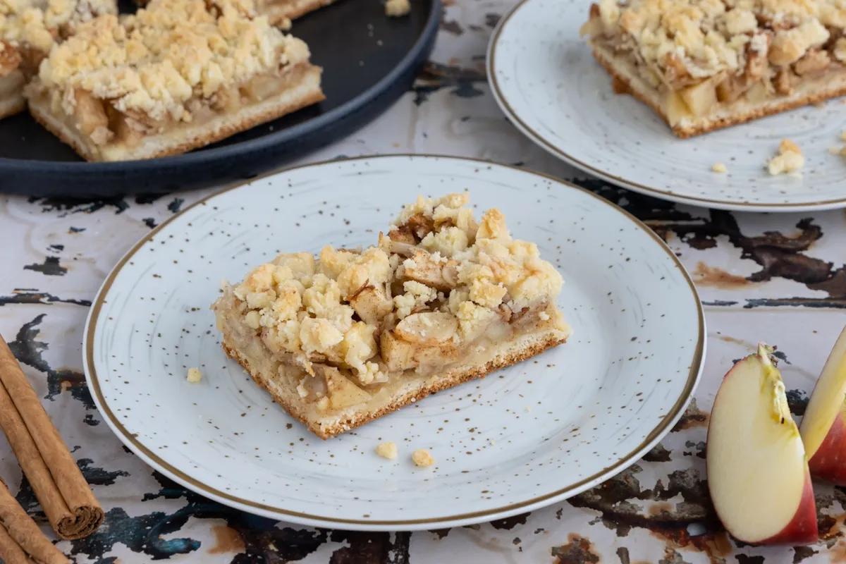 Apfelkuchen mit Hefeteig und Streusel | Rezept - eat.de