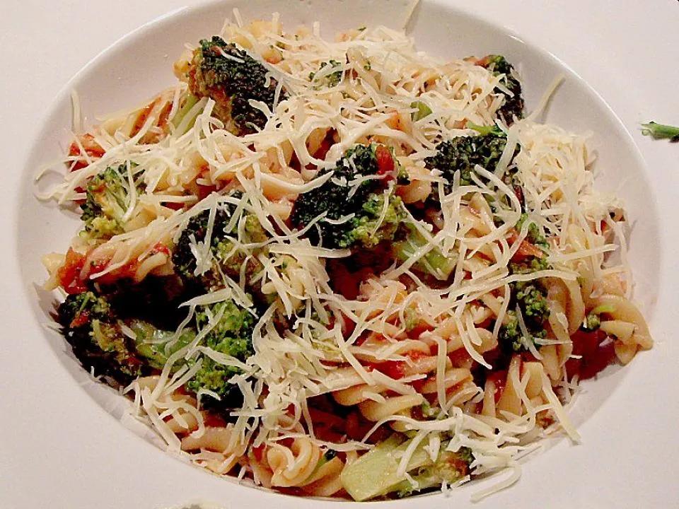 Brokkoli - Pasta mit Tomatensahne von vera5585 | Chefkoch