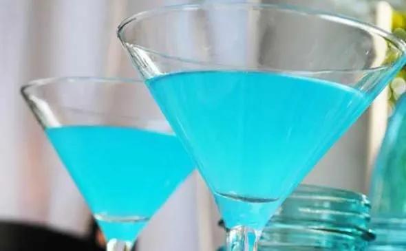 Blue Lemon Martini Recipe | Martini recipes, Lemon martini, Mixed ...