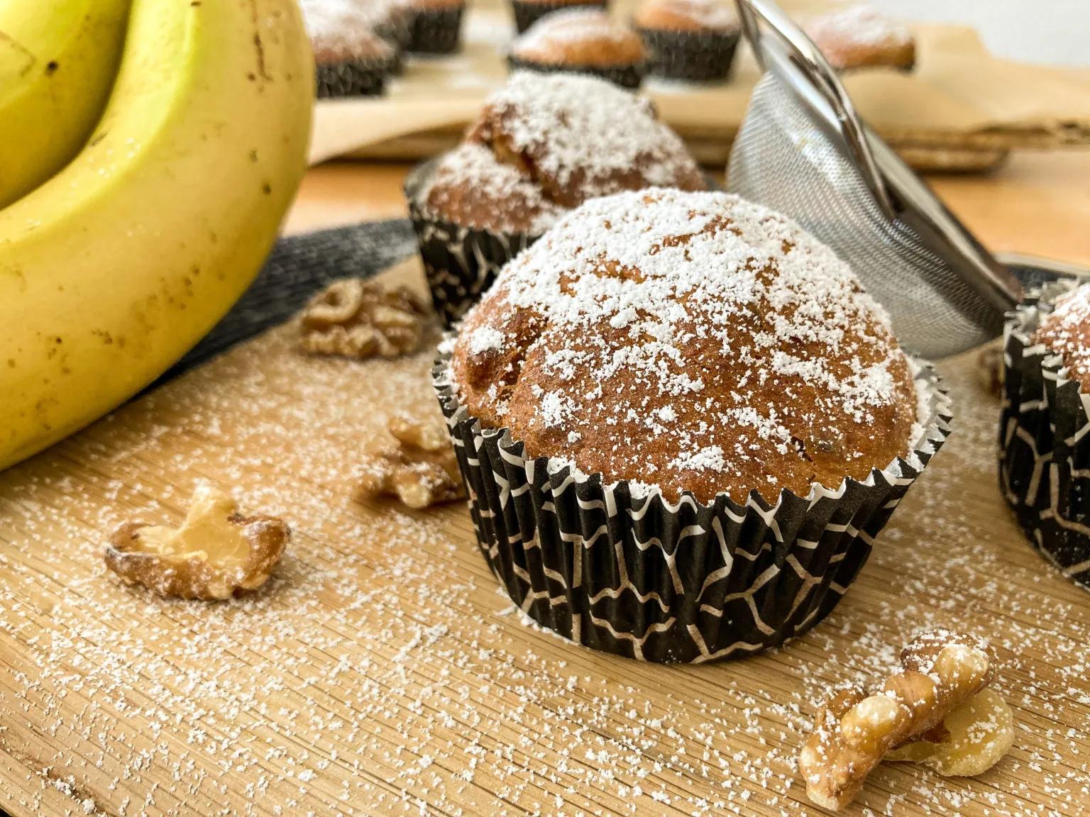 Bananenmuffins | mit Walnüssen &amp; Kakaonibs