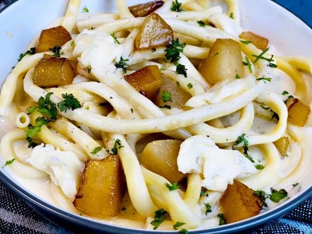 Pasta mit Gorgonzola und karamellisierter Birne - Myfoodstory - kochen ...