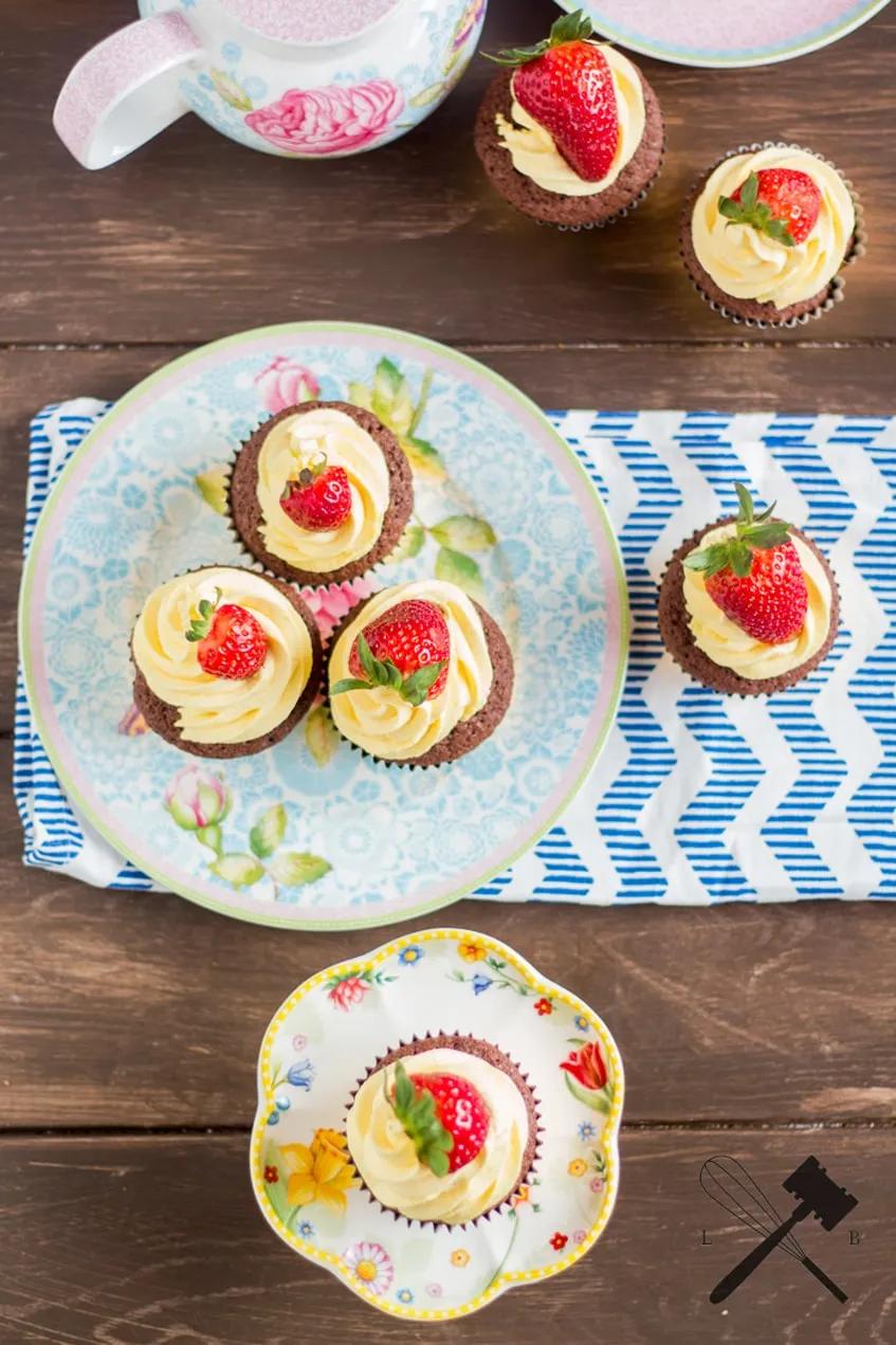 [Family Sunday] Schoko-Vanille-Erdbeeren Cupcakes - Law of Baking