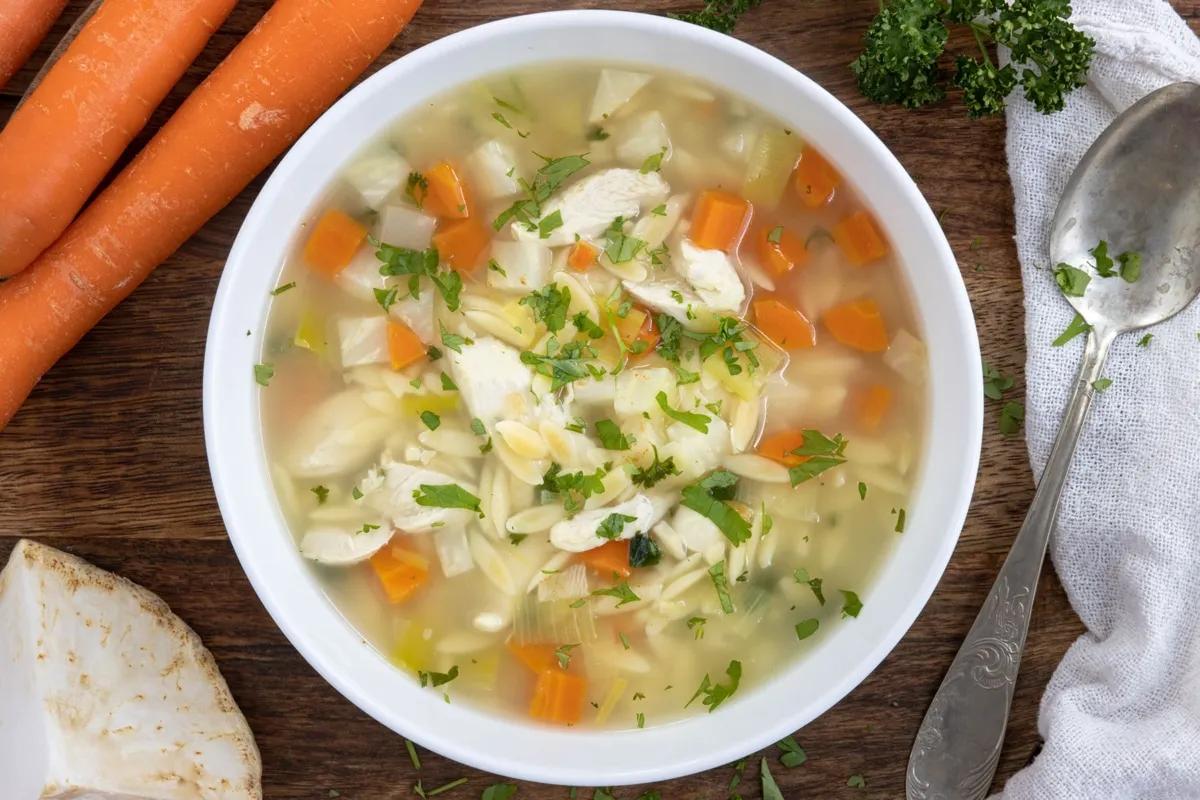 Schnelle Hühnersuppe | Rezept - eat.de