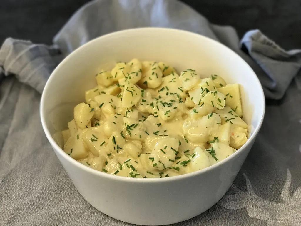 Kartoffelsalat - Rezept für Schweizer Klassiker-Beilage zu Wurst ...