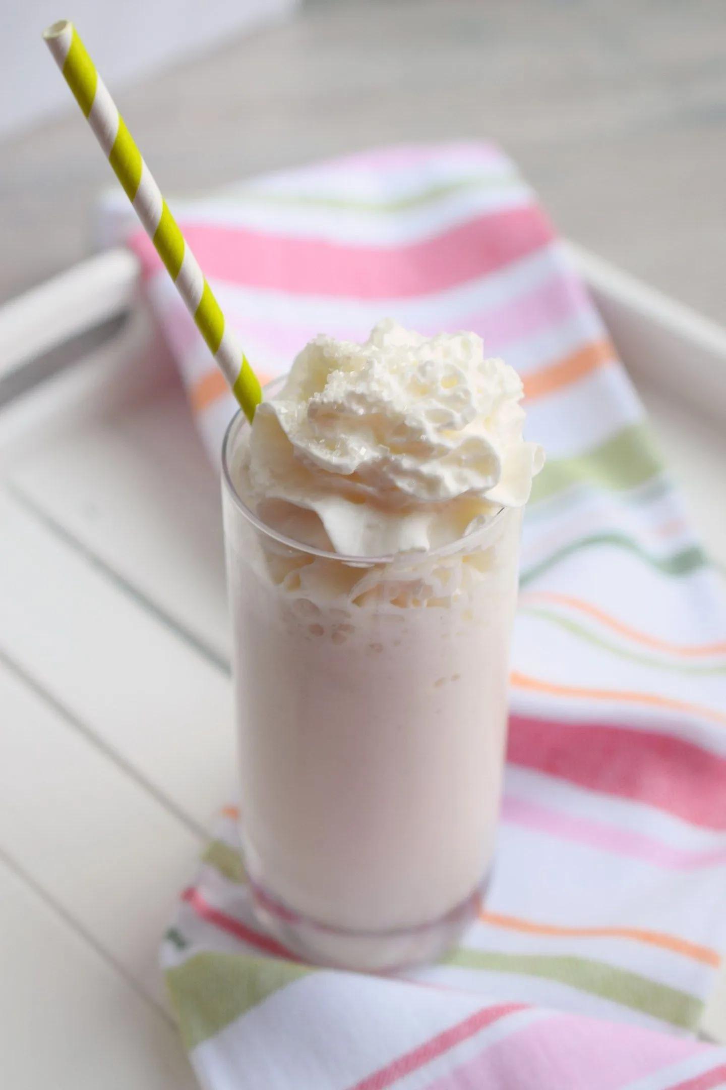 Boozy Amaretto Peach Milkshakes - Who Needs A Cape? Sweet Treats ...