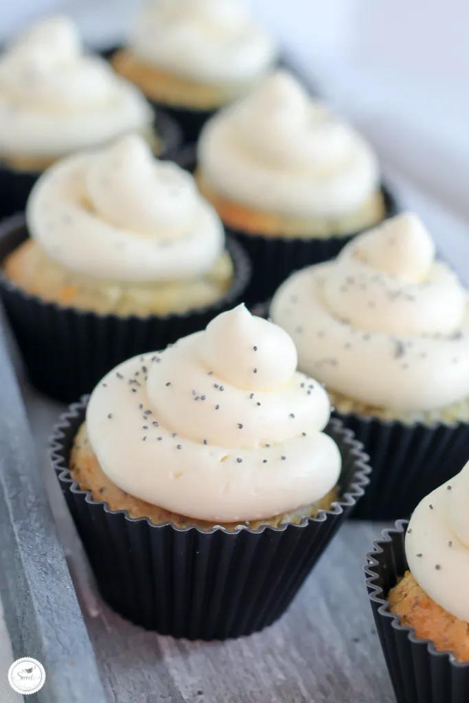 Zitronen-Mohn Cupcakes mit Frischkäse Frosting › sweet(s) like heaven