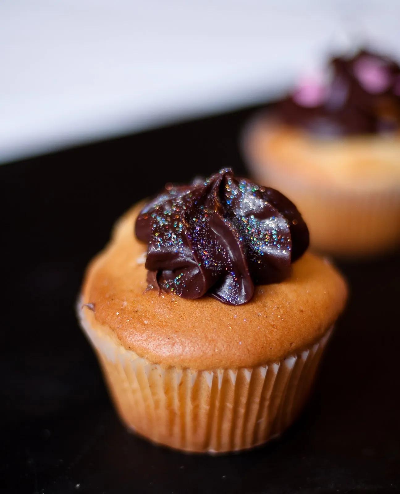 Cuisine et Plaisirs by Linda: Cupcake vanille topping chocolat