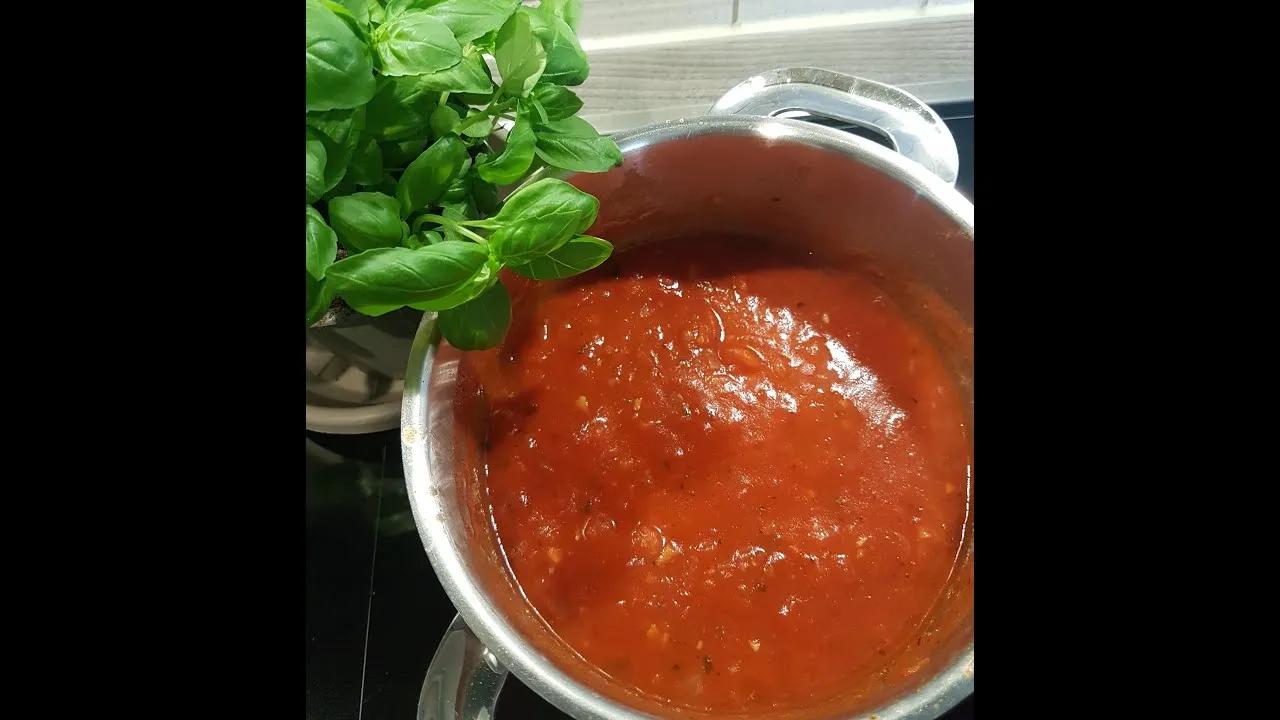 Mein Rezept für eine leckere Tomatensoße - YouTube