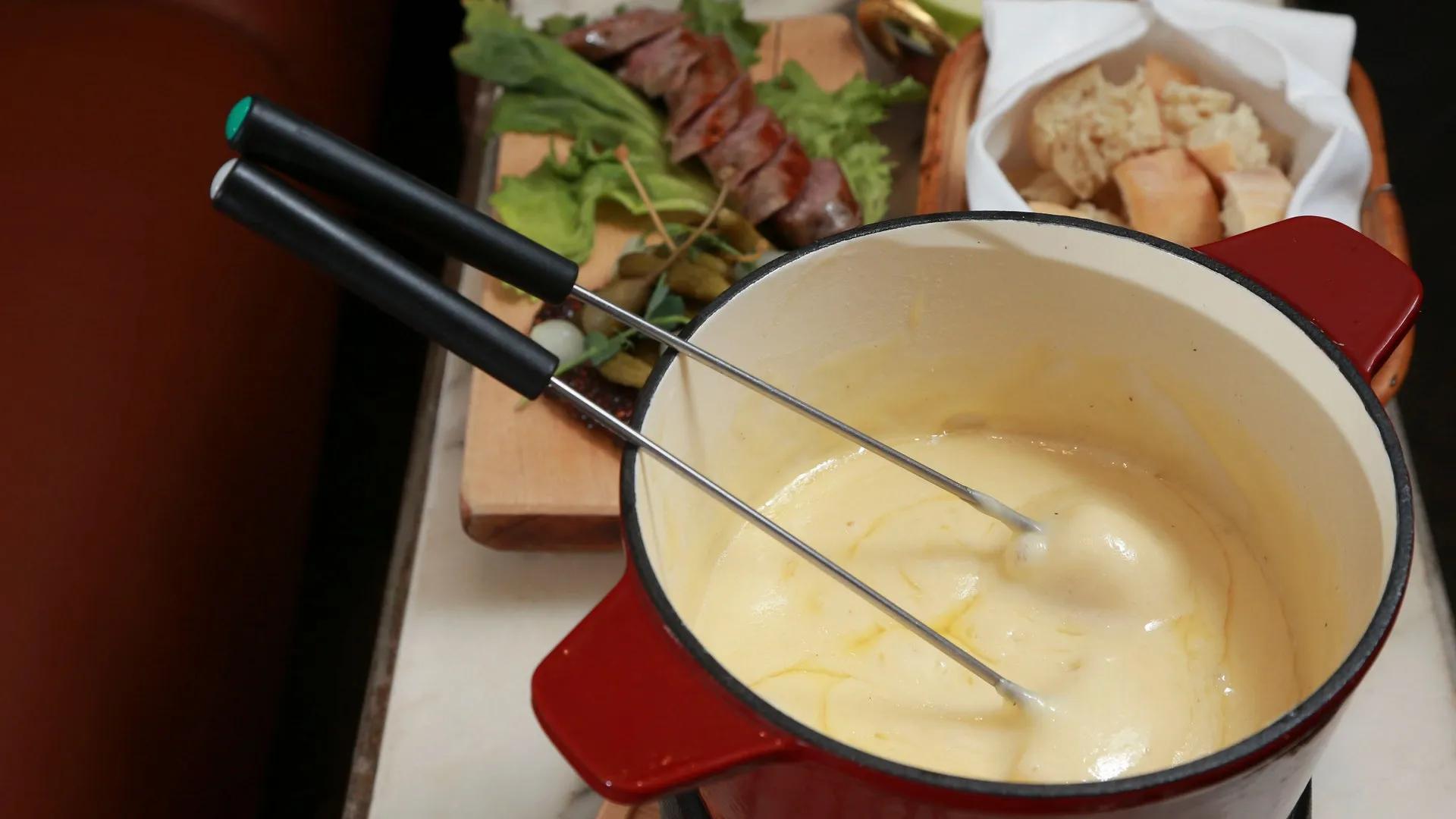 Les Français préfèrent-ils la raclette ou la fondue? | GQ France