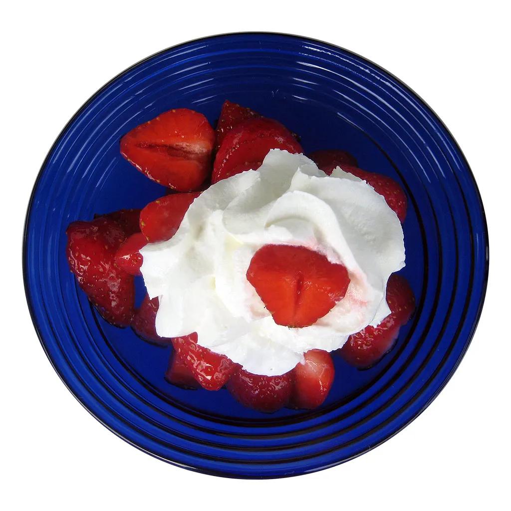 Erdbeeren mit Sahne - Lebensmittelfotos.com