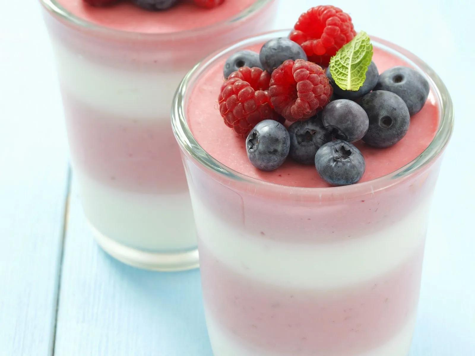 Joghurt-Himbeer-Creme: Erfrischend und leicht! Rezept | EAT SMARTER