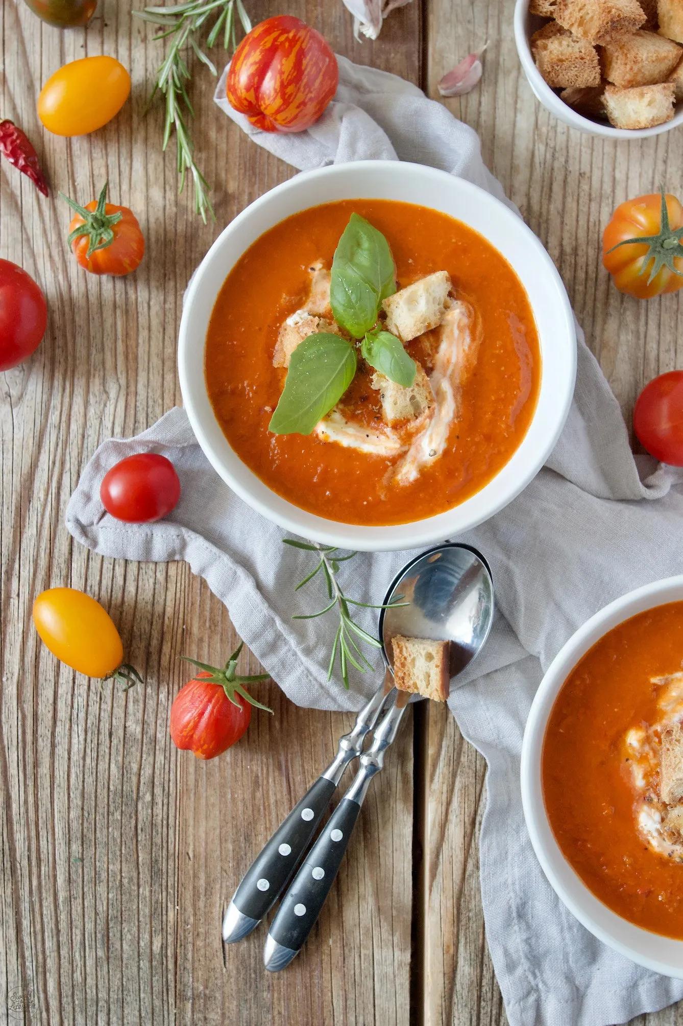 Tomatensuppe aus frischen Tomaten - Rezept - Sweets &amp; Lifestyle®