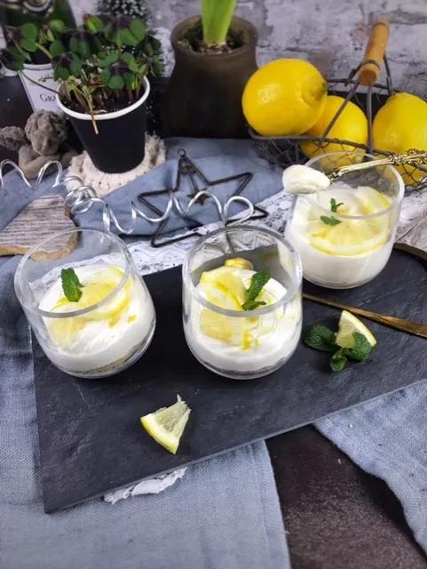 Fluffige Zitronencreme im Glas - Genusswerke