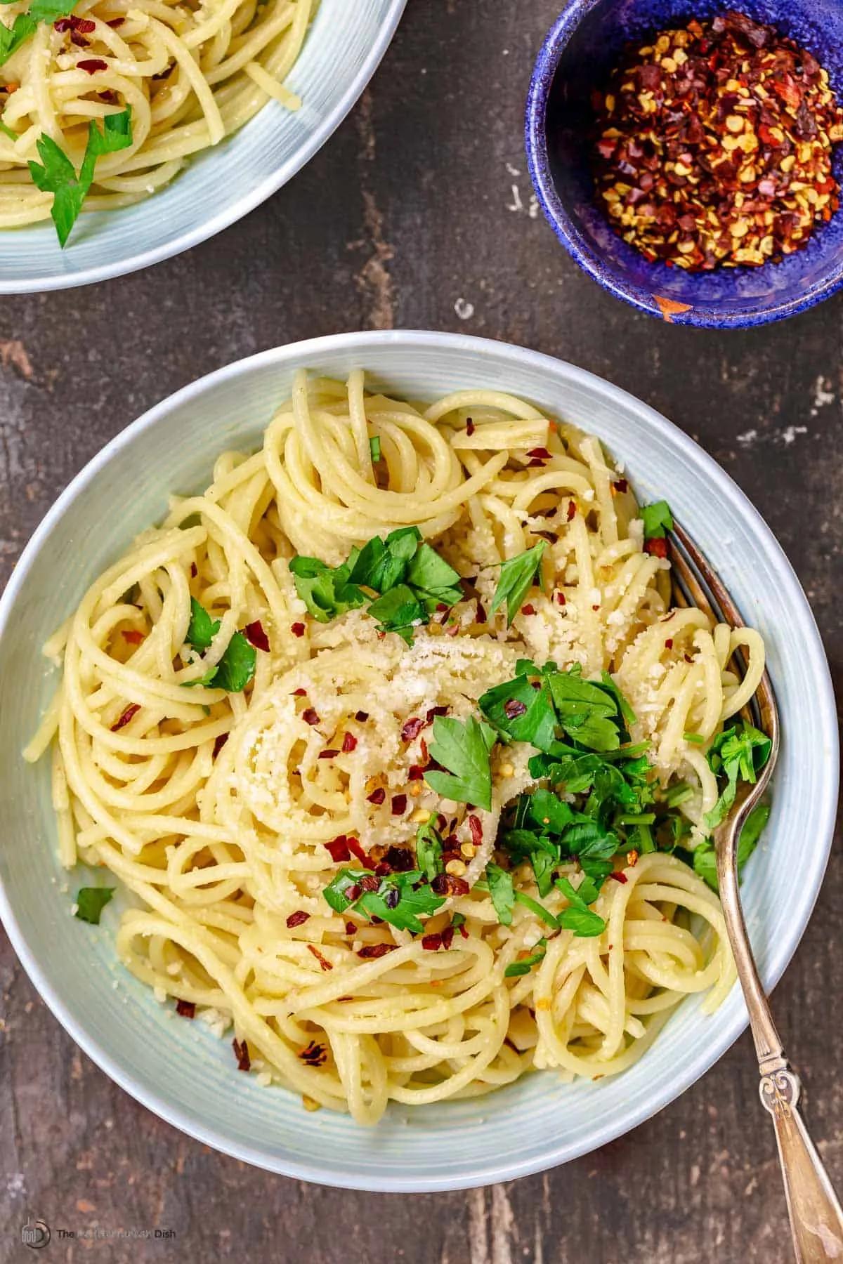 Spaghetti Aglio e Olio - Just 5 ingredients! (2023)