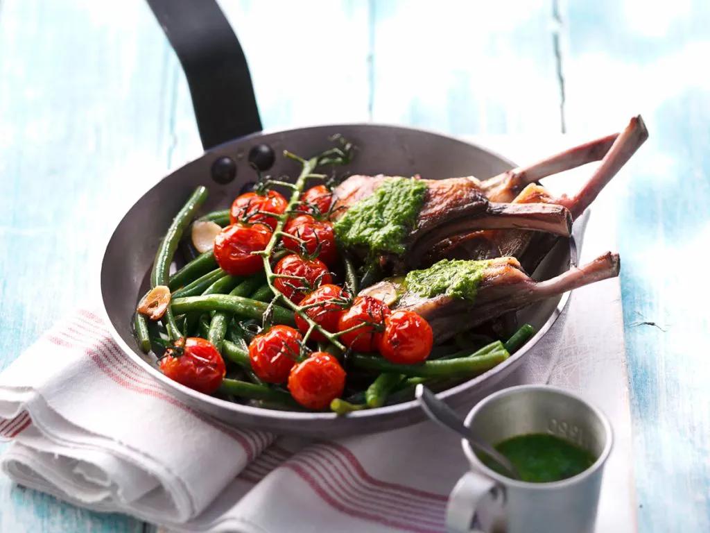 Lammkoteletts mit Grilltomaten Rezept | EAT SMARTER