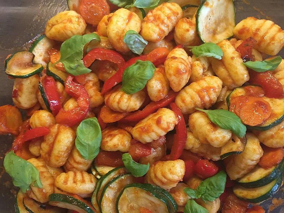 Gnocchi-Salat mit Zucchini und Paprika von TortillaGirl| Chefkoch ...